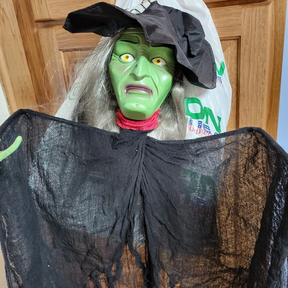 Vintage Gemmy Animated Hanging Witch Shakes Speaks Motion Activated Halloween